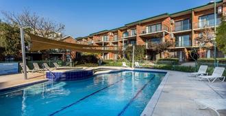 Perth Ascot Central Apartment Hotel - Perth - Bể bơi