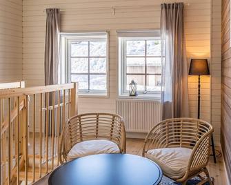 Amazing home in Sysslebck with Sauna, 4 Bedrooms and WiFi - Sysslebäck - Sala de estar