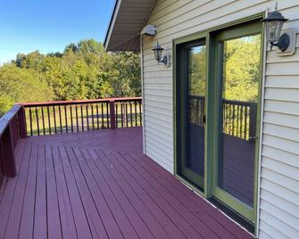 Bourbon Trail Oasis at Boone Farm - Private & Peaceful - Springfield - Balcon