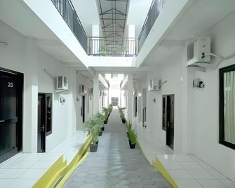 D'Paragon Pringwulung - Yogyakarta - Pasillo