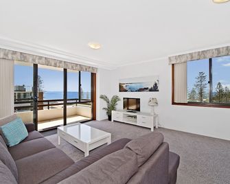 Akuna 18 6 Joffre Street - Port Macquarie - Living room