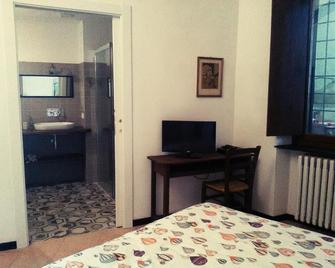 Oddi21 B&B - Albenga - Schlafzimmer