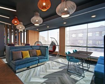 Tru by Hilton Burlington - Burlington - Lounge