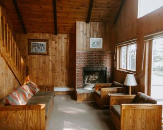 Silver Rapids Lodge & Campground - Ely - Living room