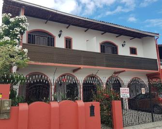 Apart Studios Pontal - Aeroporto 400 M - Centro 2,5 Km - Praia 1,5 Km - Ilhéus - Building