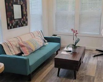 Naturalist Boudoir Boho - Lumberton - Sala de estar