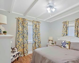 Brice Sea Shell Stay - Jekyll Island - Bedroom