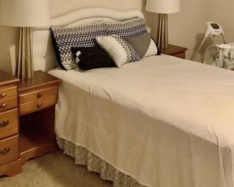 Cozy Nature-Side Cottage-Refresh, Revive & Enjoy! - Waynesboro - Bedroom