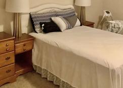 Cozy Nature-Side Cottage-Refresh, Revive & Enjoy! - Waynesboro - Bedroom