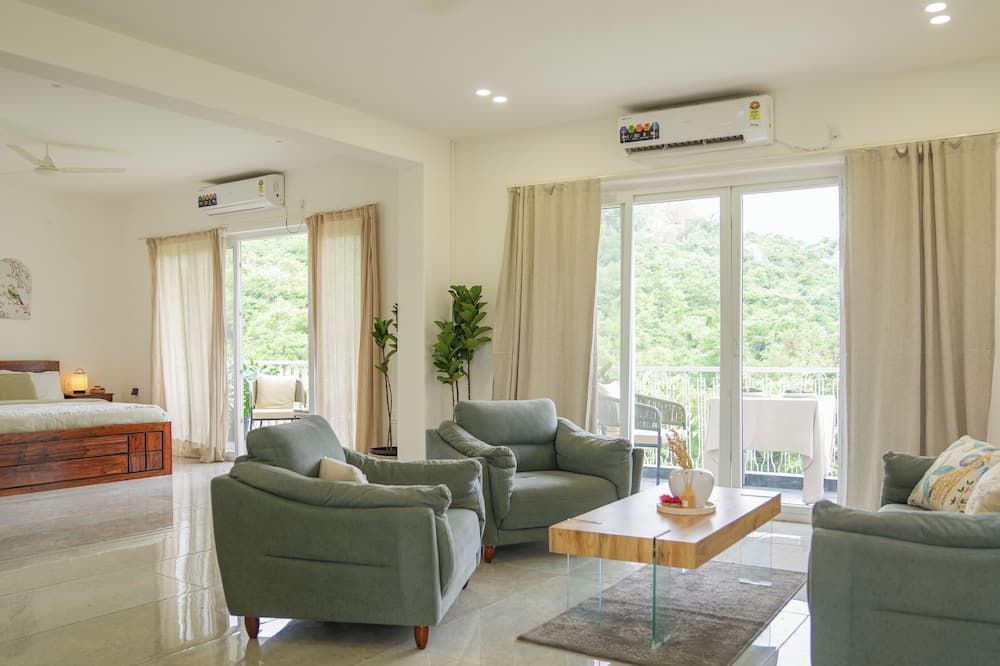 Vsr Vriksha Naturopathy Wellness Resort - Hyderabad - Living room