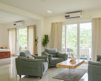 Vsr Vriksha Naturopathy Wellness - Hyderabad - Wohnzimmer