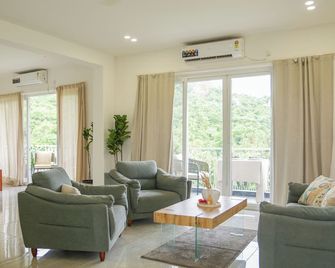 Vsr Vriksha Naturopathy Wellness Resort - Hyderabad - Living room