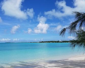 PARADISE- close beaches, town, bonefishing ,360 degree view, 73 5 star reviews - Georgetown - Beach