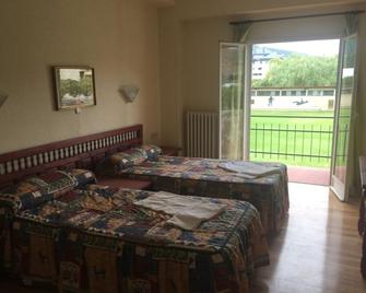 Hotel Montes Blancos - Ezcaray - Спальня