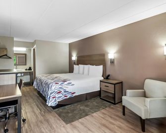 نزُل ريد روف إن آن آربر - جامعة ميشيغان جنوبًا - ان اربور - غرفة نوم