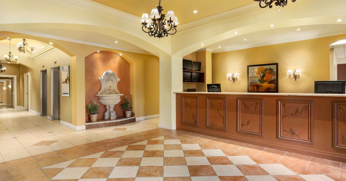 Days Inn & Suites By Wyndham Niagara Falls Centre St. By The Falls from