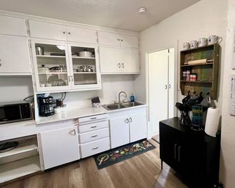 Bright-Clean-Prime Location-Near Lava Hot Springs-Bullseye Inn - Soda Springs - Cocina