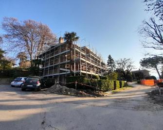 Appartamento Dellea - Luino - Gebäude
