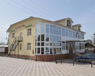 Altamira - Karakol - Edificio