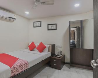 Hotel O Ak Palace Near Chhatrapati Shivaji International Airport - Mumbai - Bedroom