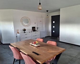 Normandy Beach Retreat - Saint-Germain-sur-Ay - Salle à manger