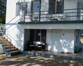 Spacious Two-Bedroom Getaway with Balcony by the Beach - Rincon - Edificio