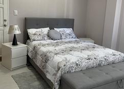 Miss Pea Apartments - Crown Point - Bedroom