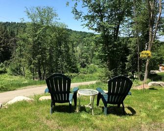 Cozy Log Cabin Rental near Smugglers Notch State Park in Vermont - Hyde Park - Patio