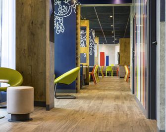 ibis budget Saint-Quentin-en-Yvelines Vélodrome - Montigny-le-Bretonneux - Building