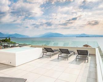 Hotel Bonotto - דסנצאנו דל גארדה - מרפסת