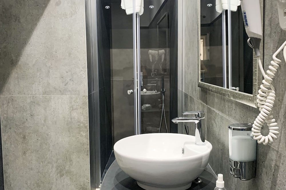 Bathroom view of Mascalzone Latino Luxury Rooms