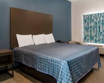 Spacious King Room, Scottish Inns, Comfort Close to Tarrant County College - Forest Hill