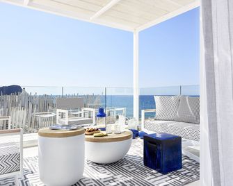 منتجع أرتيميس سيسايد ريزورت - Paleochori - شرفة