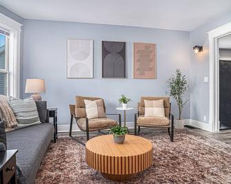 Completely Remodeled Walking Distance to Downtown Close to the Beach Downstairs Washer Dryer - Michigan City - Living room