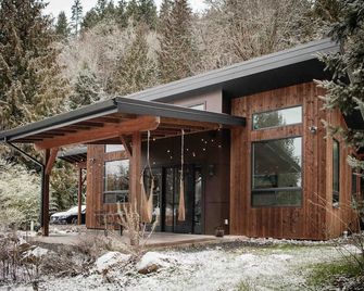 Bellingham Meadows- with hot tub and king size bed - Bellingham - Building