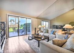 Palm Desert Condo - 6 Miles to El Paseo! - Palm Desert - Living room