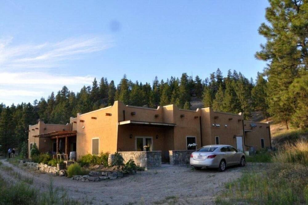 Baergnaescht B&B - Osoyoos - Building