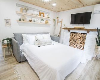 Oregon 'Tall Firs Tiny home' near Spencers butte & Trails 10 min to UO Campus - Eugene - Bedroom