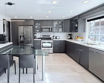 Beautiful Agoura Hills 4BR w/ Pool & jacuzzi - Agoura Hills - Кухня