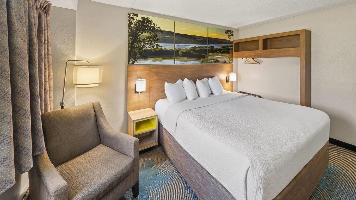 Days Inn by Wyndham Winona