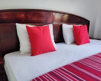 Airport Green View Resort - Negombo - Bedroom
