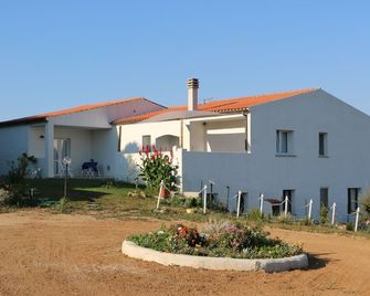 B&B Anacleto - Bassacutena - Building