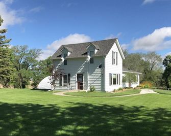 Very Nice Two Story Country House - Albion - Building