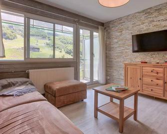 Renovated 6-person apartment with south balcony and slope views in Gourette - Gourette - Salon