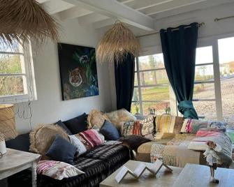 Gîte Le Chat Chez Qui J'habite - Saint-Aubin-sur-Mer - Sala de estar