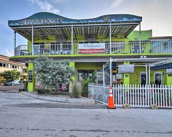 Tropical Pass-A-Grille Gem with Direct Beach Access! - Saint Pete Beach - Building