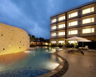 Sancrest Residence Deltamas - Cikarang - Zwembad