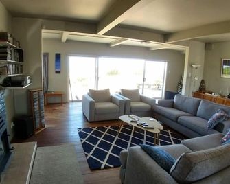 Magical Beach Kiwi Bach - Levin - Huiskamer