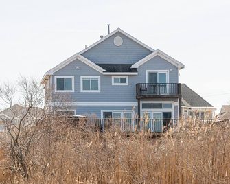 Ocean,pool, boardwalk bay, bed,new kitch,new bath,new furn, steps to ocean - Westhampton Beach - 建築