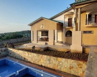 Pito Guest House - Elmina